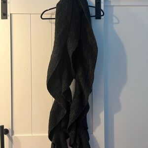 🔥SALE🔥Anthropologie dark gray chunky ruffle scarf
